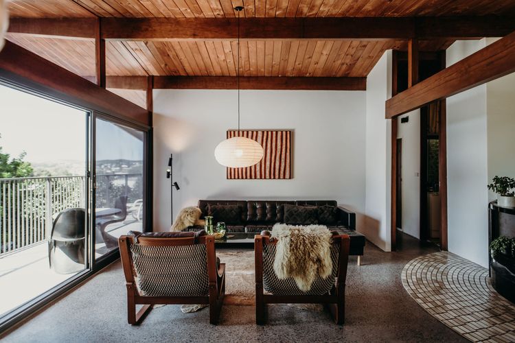 The Sundowner, 25 Lentara St – luxury pet friendly retreat with pool