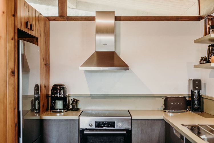 The Sundowner, 25 Lentara St – luxury pet friendly retreat with pool