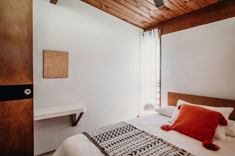 The Sundowner, 25 Lentara St – luxury pet friendly retreat with pool