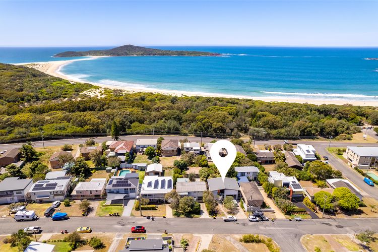 The Sundowner, 25 Lentara St – luxury pet friendly retreat with pool