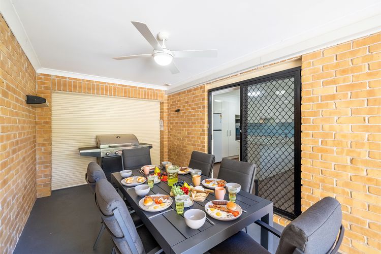 Small dog friendly 4/49 Bonito St – air con & Wi-Fi