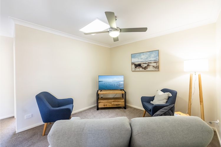 Small dog friendly 4/49 Bonito St – air con & Wi-Fi