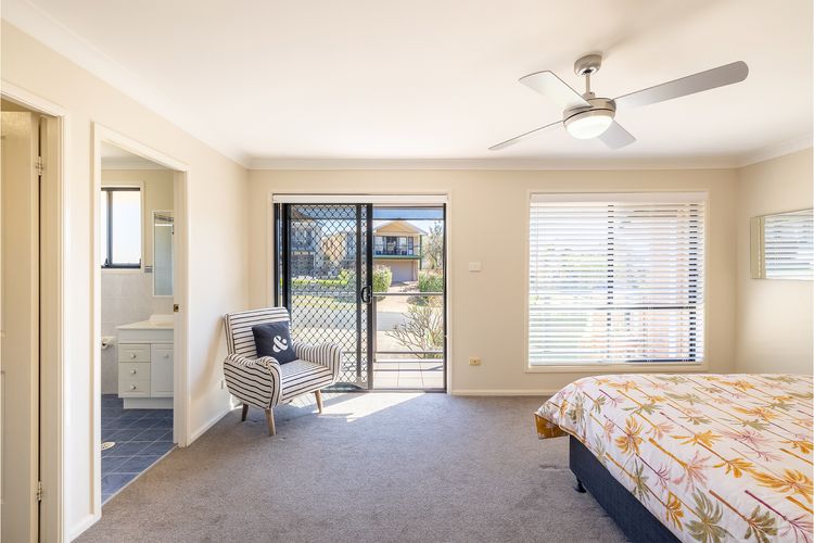 Small dog friendly 4/49 Bonito St – air con & Wi-Fi