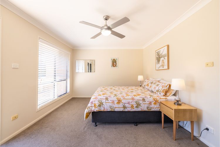 Small dog friendly 4/49 Bonito St – air con & Wi-Fi