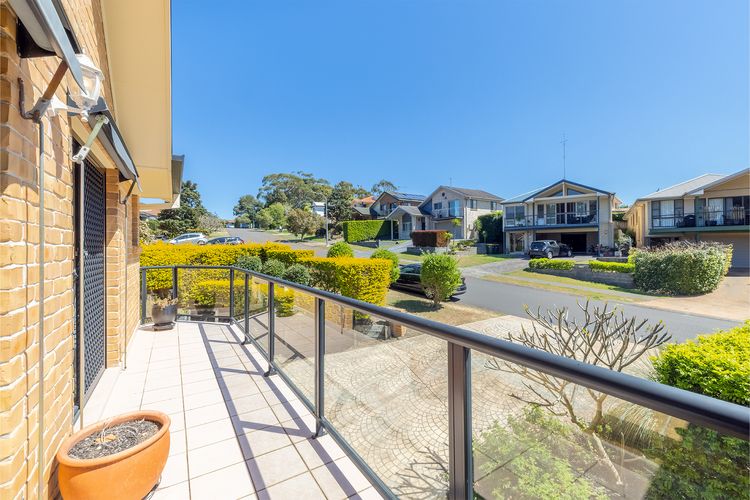 Small dog friendly 4/49 Bonito St – air con & Wi-Fi