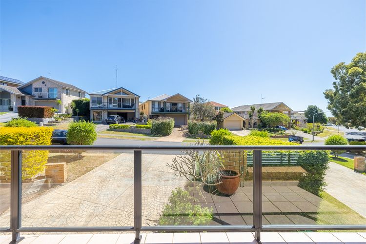 Small dog friendly 4/49 Bonito St – air con & Wi-Fi