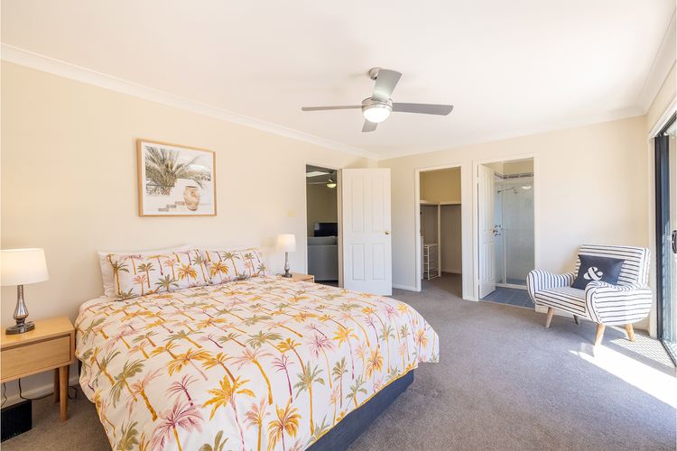 Small dog friendly 4/49 Bonito St – air con & Wi-Fi