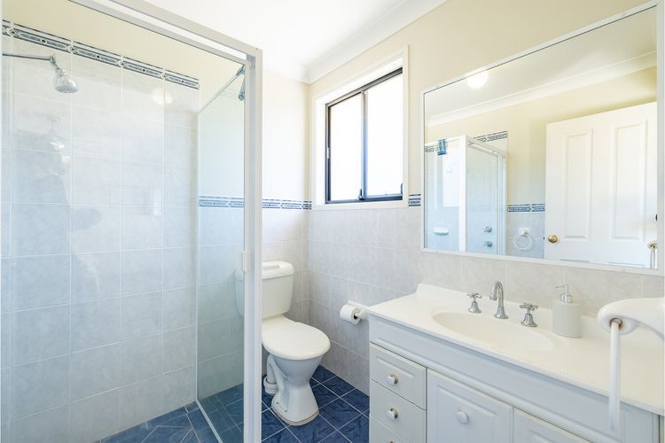 Small dog friendly 4/49 Bonito St – air con & Wi-Fi