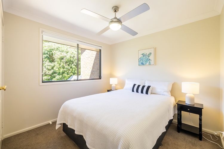 Small dog friendly 4/49 Bonito St – air con & Wi-Fi