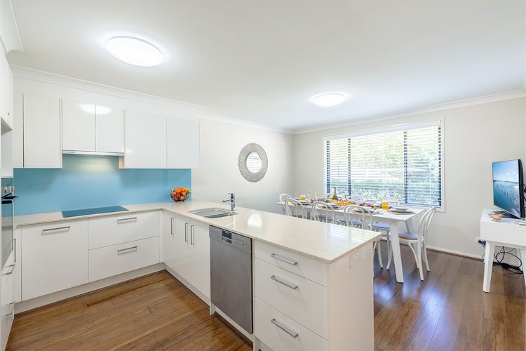 Small dog friendly 4/49 Bonito St – air con & Wi-Fi