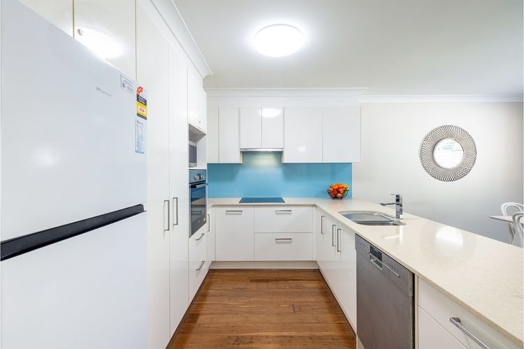 Small dog friendly 4/49 Bonito St – air con & Wi-Fi