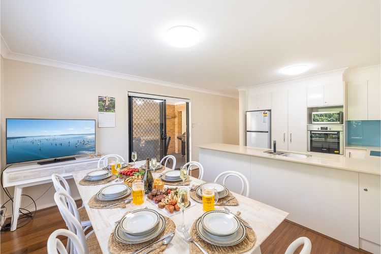 Small dog friendly 4/49 Bonito St – air con & Wi-Fi