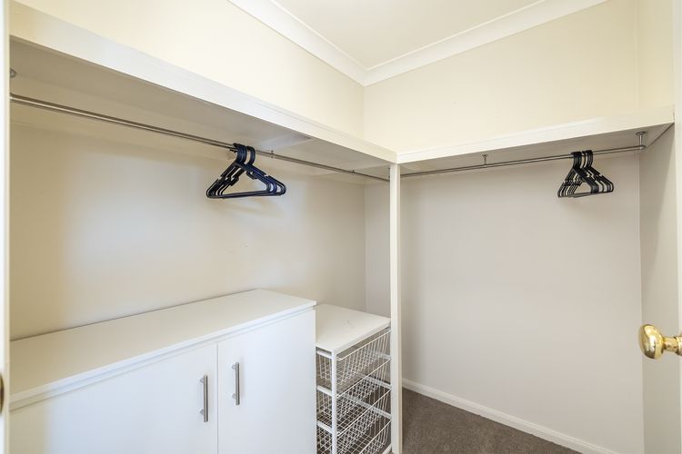 Small dog friendly 4/49 Bonito St – air con & Wi-Fi