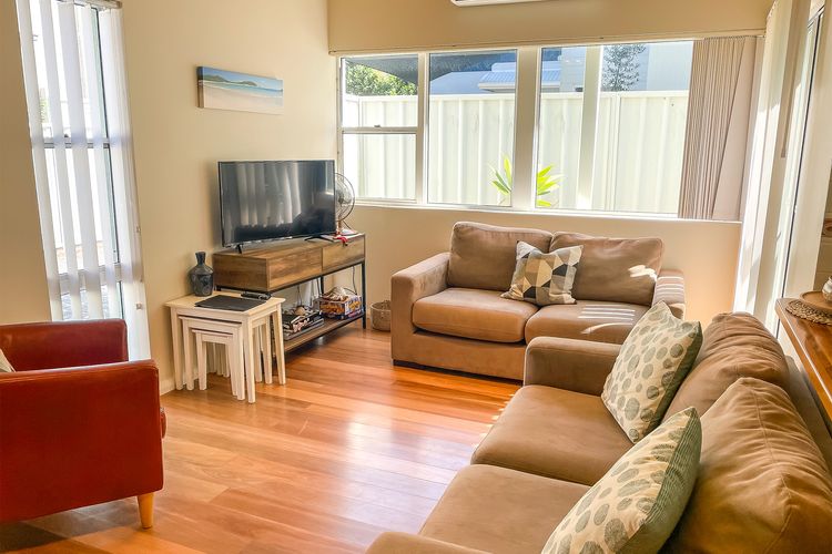 Stone’s Throw To The Beach, 2/92 Rocky Point Road