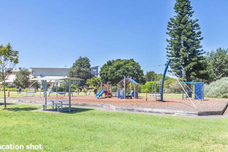 Stone’s Throw To The Beach, 2/92 Rocky Point Road