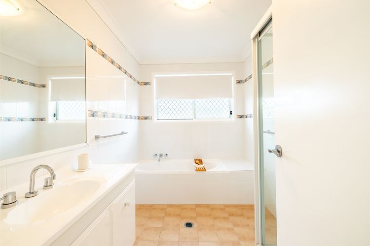 Bel Air, 8A Ocean Ave – pet friendly, water views and air con