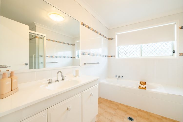 Bel Air, 8A Ocean Ave – pet friendly, water views and air con