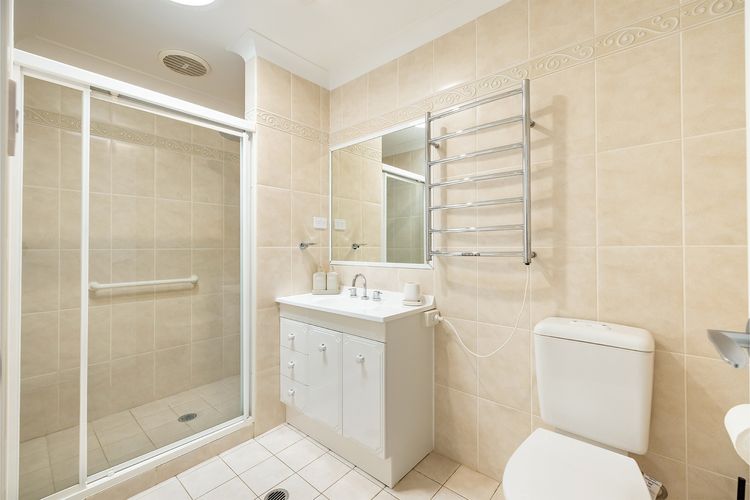 Bel Air, 8A Ocean Ave – pet friendly, water views and air con