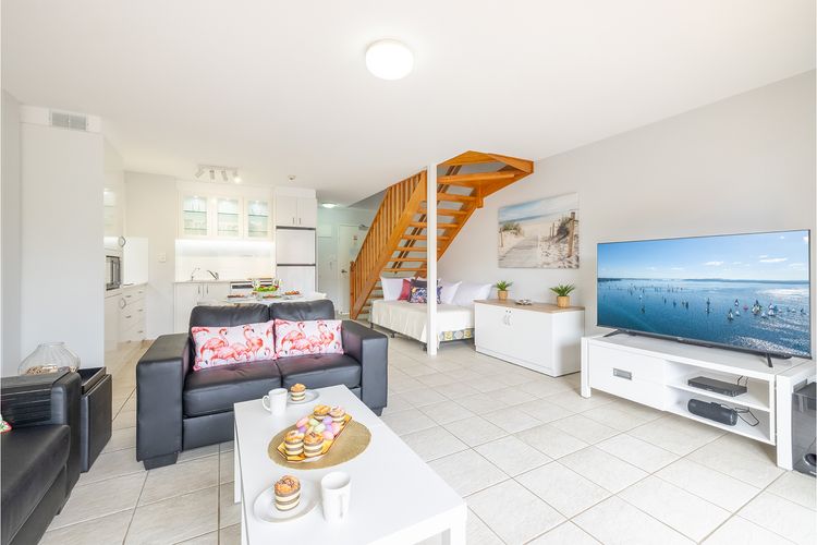 Nelson Bay Breeze Apartment, 29/1 Trafalgar Street – Air conditioned unit with Linen supplied, complex pool and spa
