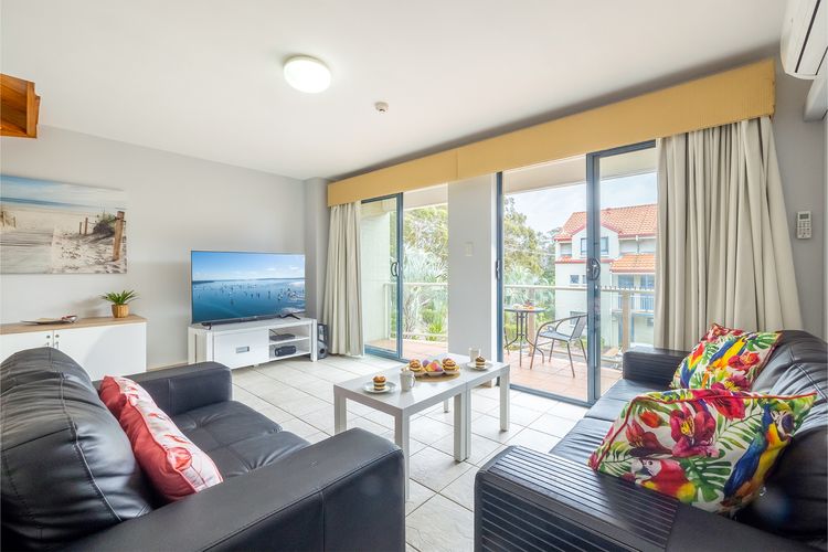 Nelson Bay Breeze Apartment, 29/1 Trafalgar Street – Air conditioned unit with Linen supplied, complex pool and spa