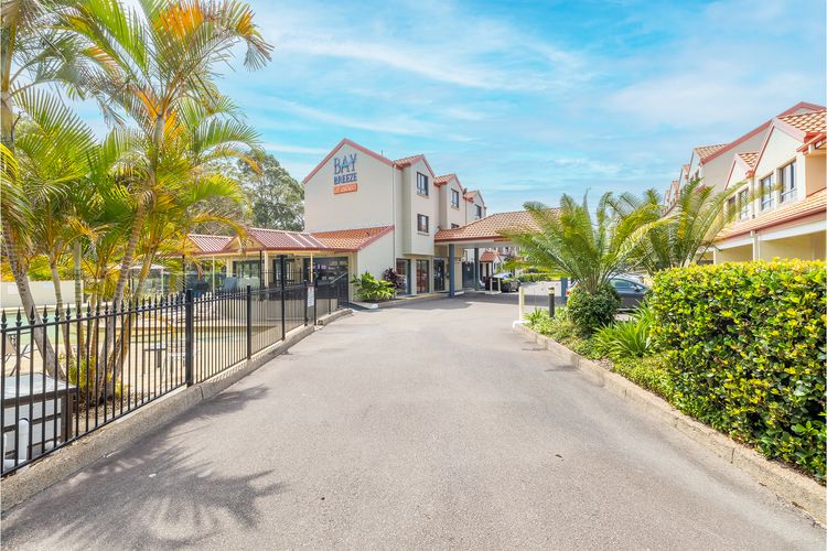 Nelson Bay Breeze Apartment, 29/1 Trafalgar Street – Air conditioned unit with Linen supplied, complex pool and spa