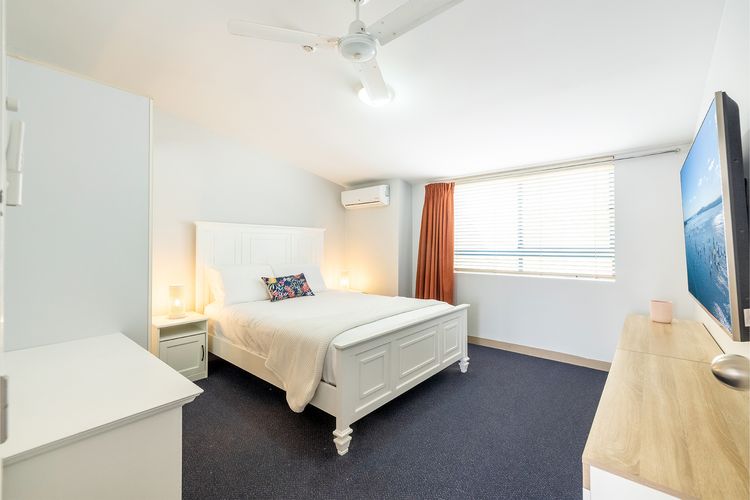 Nelson Bay Breeze Apartment, 29/1 Trafalgar Street – Air conditioned unit with Linen supplied, complex pool and spa