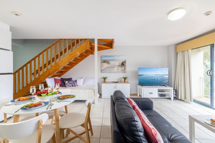 Nelson Bay Breeze Apartment, 29/1 Trafalgar Street – Air conditioned unit with Linen supplied, complex pool and spa