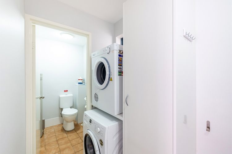 Nelson Bay Breeze Apartment, 29/1 Trafalgar Street – Air conditioned unit with Linen supplied, complex pool and spa