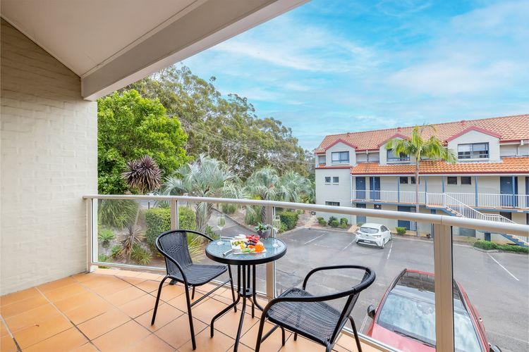 Nelson Bay Breeze Apartment, 29/1 Trafalgar Street – Air conditioned unit with Linen supplied, complex pool and spa