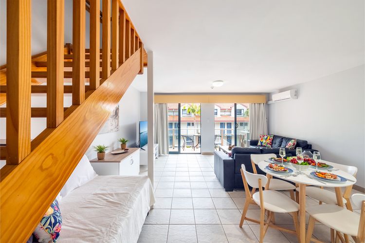 Nelson Bay Breeze Apartment, 29/1 Trafalgar Street – Air conditioned unit with Linen supplied, complex pool and spa