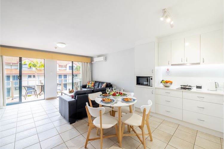 Nelson Bay Breeze Apartment, 29/1 Trafalgar Street – Air conditioned unit with Linen supplied, complex pool and spa