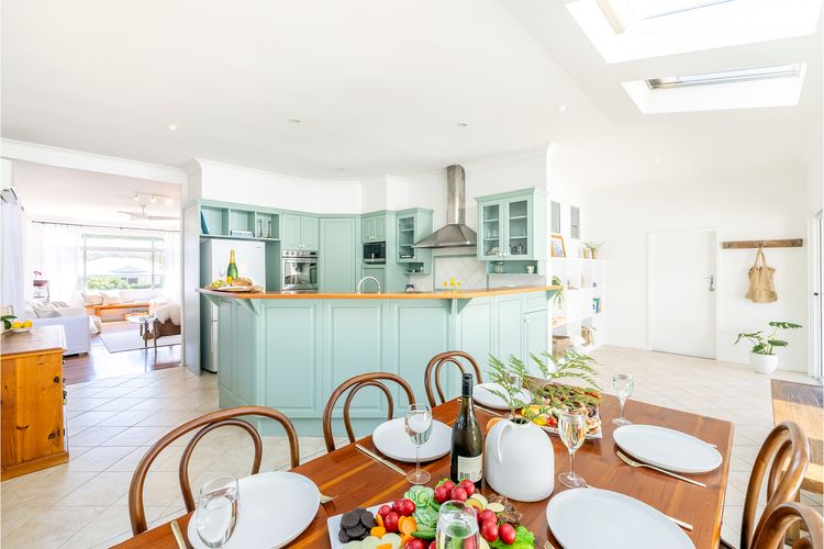 Evoke – Shoal Bay, 2 Leonard Ave , Stylish holiday house with air con, Wi-Fi & boat parking