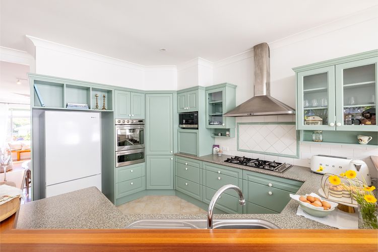 Evoke – Shoal Bay, 2 Leonard Ave , Stylish holiday house with air con, Wi-Fi & boat parking