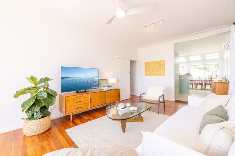 Evoke – Shoal Bay, 2 Leonard Ave , Stylish holiday house with air con, Wi-Fi & boat parking