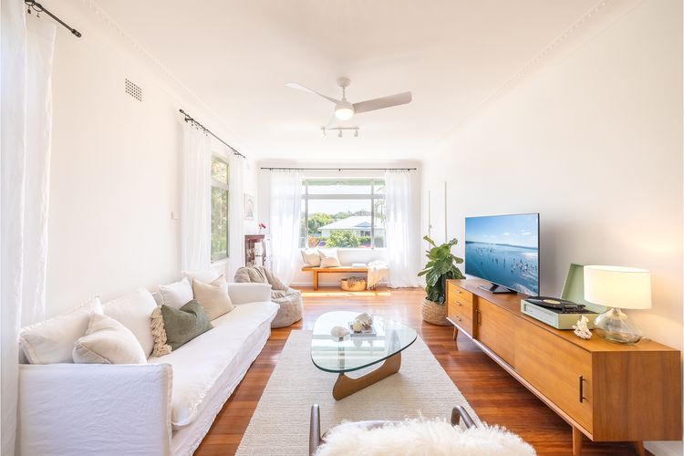 Evoke – Shoal Bay, 2 Leonard Ave , Stylish holiday house with air con, Wi-Fi & boat parking