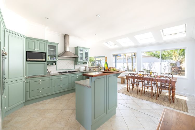 Evoke – Shoal Bay, 2 Leonard Ave , Stylish holiday house with air con, Wi-Fi & boat parking