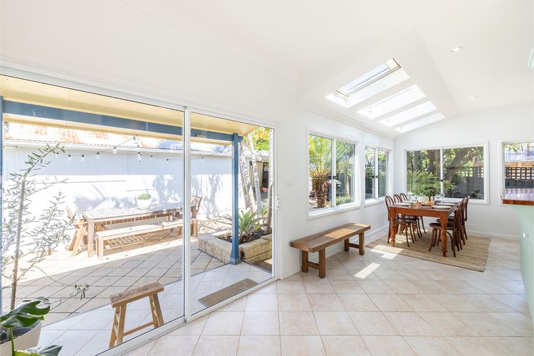 Evoke – Shoal Bay, 2 Leonard Ave , Stylish holiday house with air con, Wi-Fi & boat parking