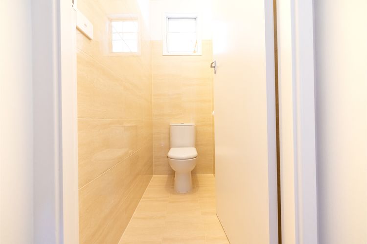 Evoke – Shoal Bay, 2 Leonard Ave , Stylish holiday house with air con, Wi-Fi & boat parking