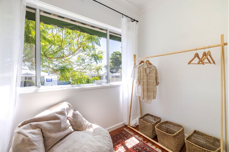 Evoke – Shoal Bay, 2 Leonard Ave , Stylish holiday house with air con, Wi-Fi & boat parking