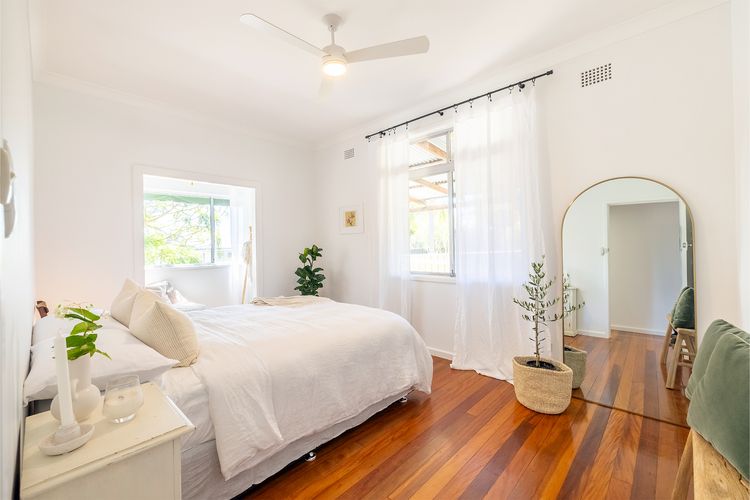 Evoke – Shoal Bay, 2 Leonard Ave , Stylish holiday house with air con, Wi-Fi & boat parking