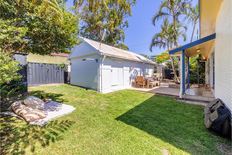 Evoke – Shoal Bay, 2 Leonard Ave , Stylish holiday house with air con, Wi-Fi & boat parking