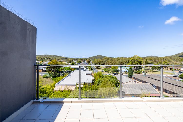 The Shoal, 508/6-8 Bullecourt St – stunning views, air con, lift and Wi-Fi