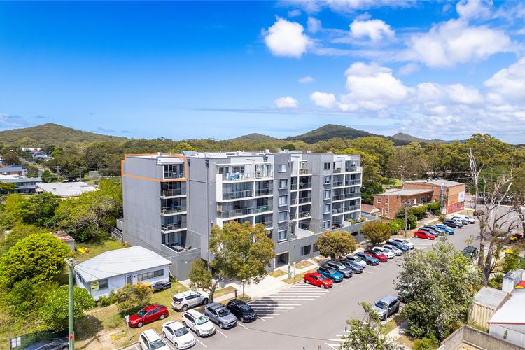 The Shoal, 508/6-8 Bullecourt St – stunning views, air con, lift and Wi-Fi