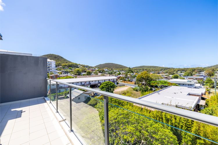 The Shoal, 508/6-8 Bullecourt St – stunning views, air con, lift and Wi-Fi