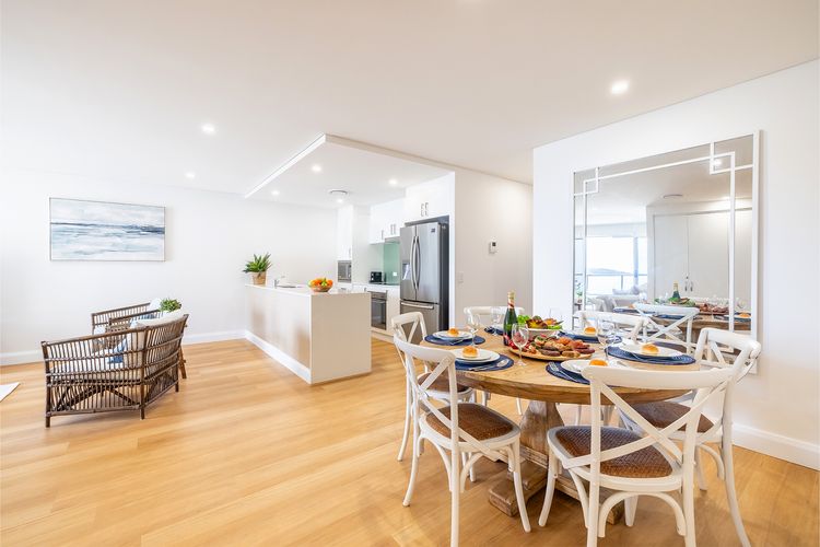 The Shoal, 508/6-8 Bullecourt St – stunning views, air con, lift and Wi-Fi