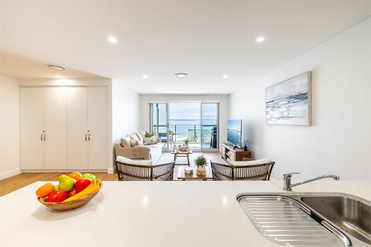 The Shoal, 508/6-8 Bullecourt St – stunning views, air con, lift and Wi-Fi