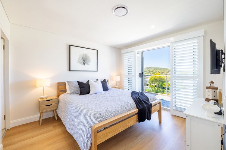 The Shoal, 508/6-8 Bullecourt St – stunning views, air con, lift and Wi-Fi