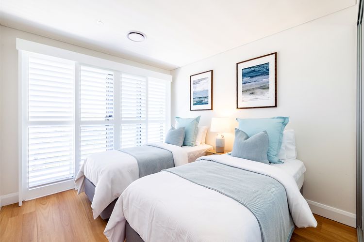 The Shoal, 508/6-8 Bullecourt St – stunning views, air con, lift and Wi-Fi