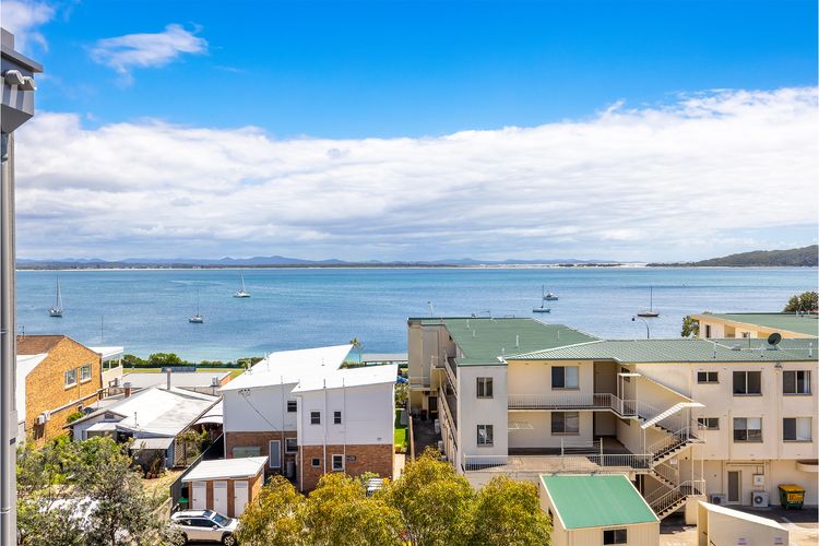 The Shoal, 508/6-8 Bullecourt St – stunning views, air con, lift and Wi-Fi