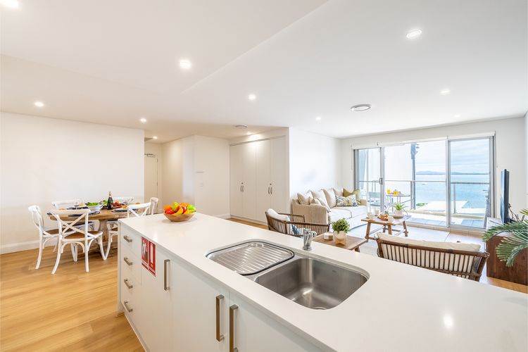 The Shoal, 508/6-8 Bullecourt St – stunning views, air con, lift and Wi-Fi